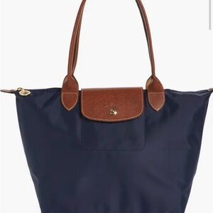 Medium Le Pliage Nylon Shoulder Tote in Navy Blue